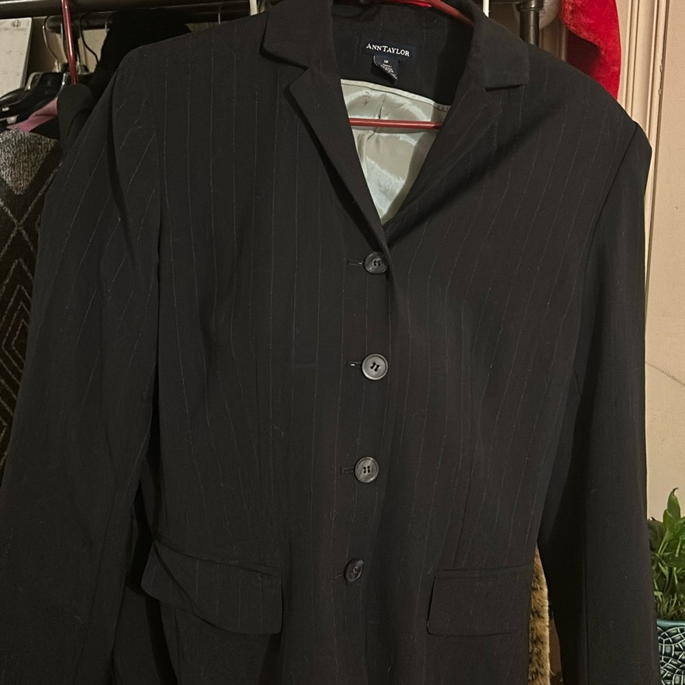Ann Taylor navy blue pinstriped sportcoat in size 12